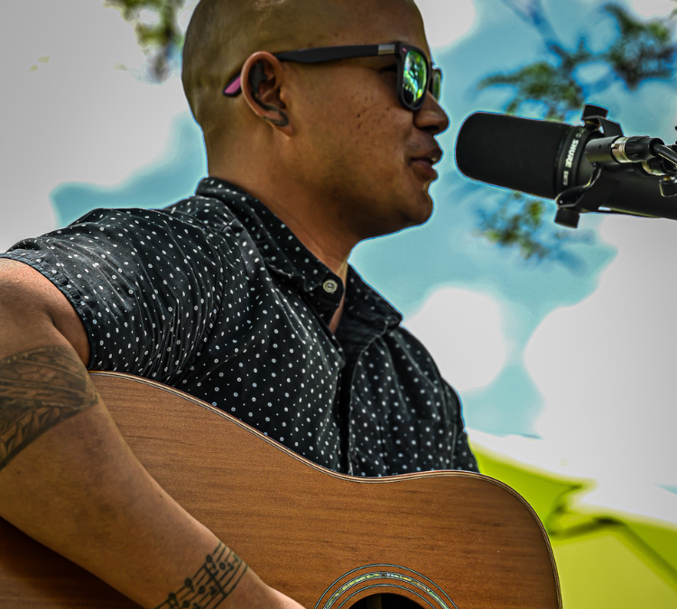 Live Music Kenny Lee Young